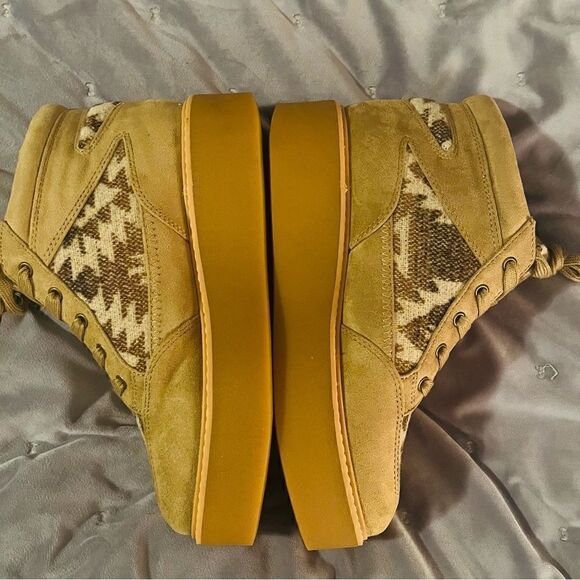 ZODIAC Siona Faux Suede Platform Booties Southwestern Print Elmwood Tan 7.5 NEW - Picture 7 of 10